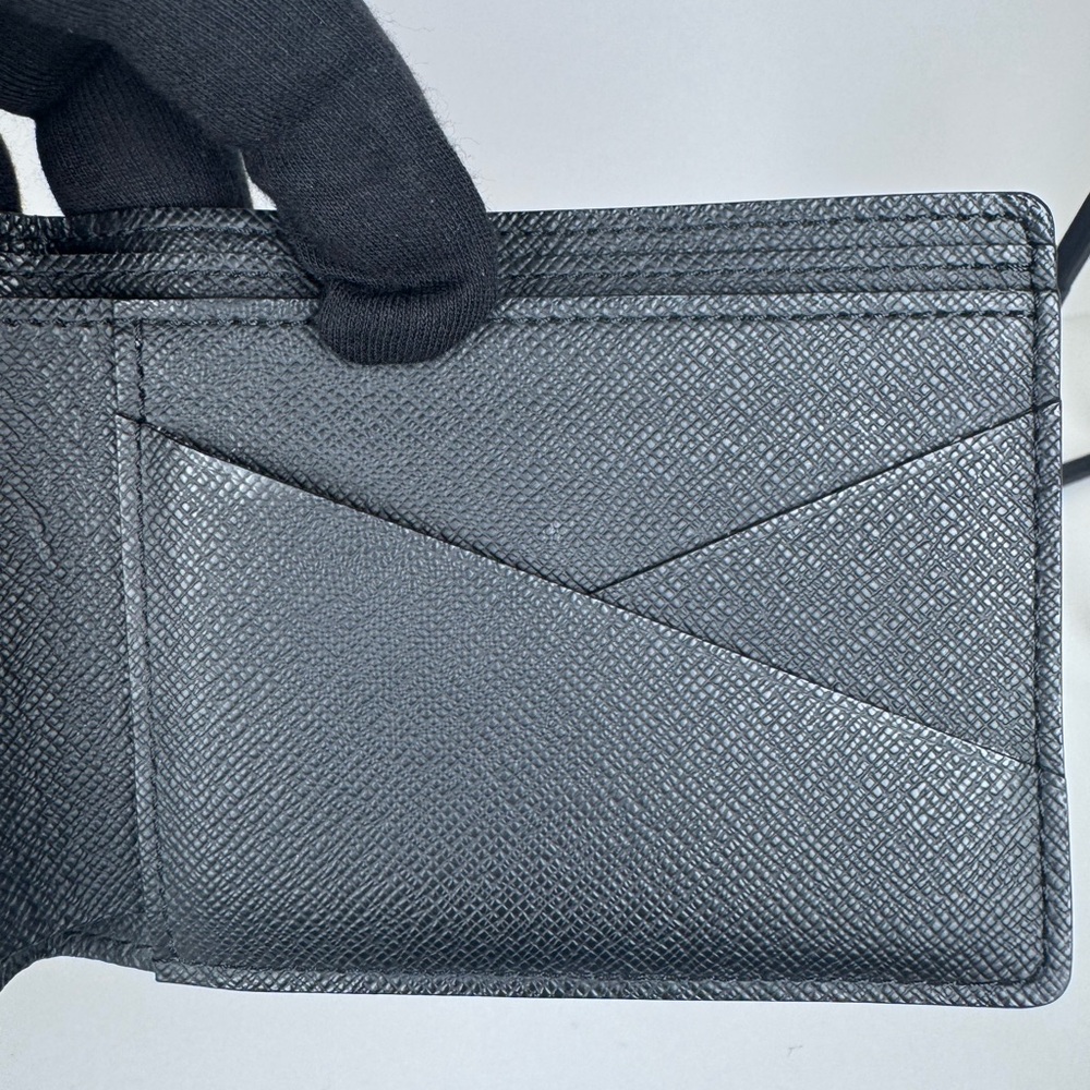 Louis Vuitton Taiga Multiple wallrt - Picture 5 of 7